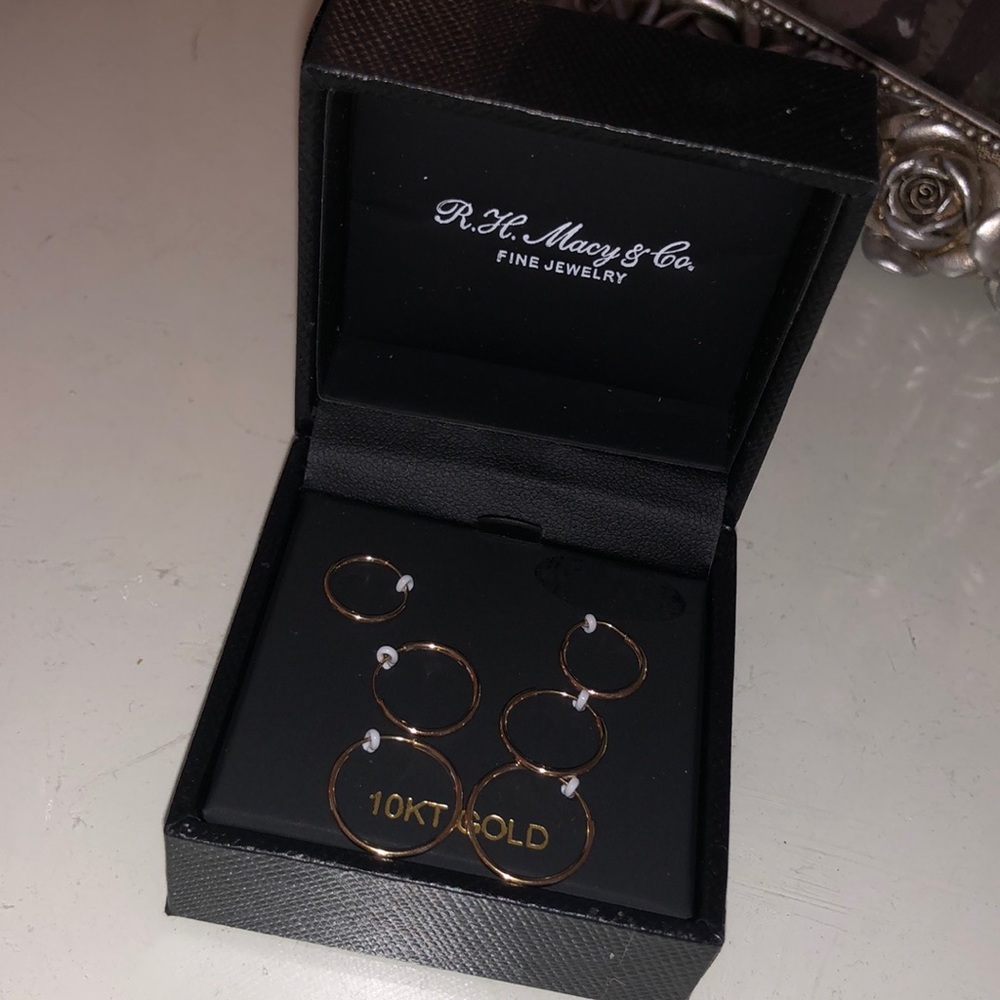 Dainty gold hoops 3 different sizes